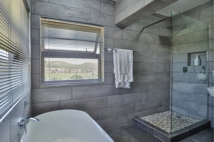 5 Bedroom Property for Sale in Xanadu Eco Park North West
